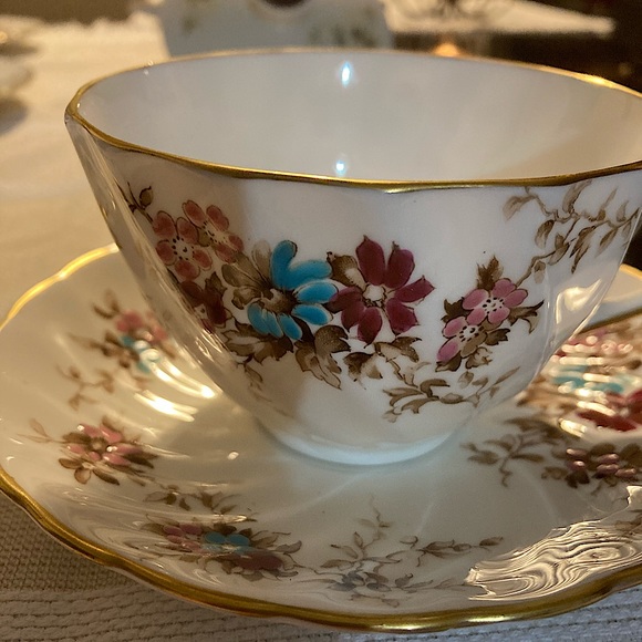 Rare - Elizabethan by Crown Staffordshire China - Picture 3 of 5